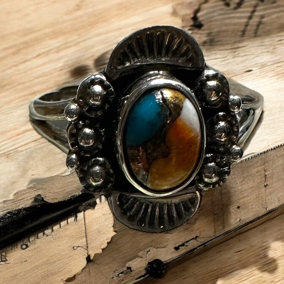 Spiny Oyster Sterling Silver Ring - Picture 6 of 13